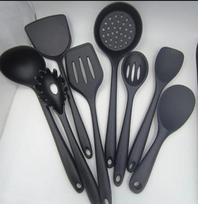 Set of 8 black pieces of kitchen utensils