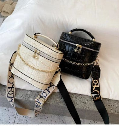 Shoulder or cross bag for women white or black with gold zipper